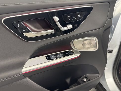 Used 2025 Mercedes-Benz GLC 350e 4MATIC image 12