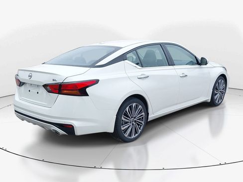 Used 2025 Nissan Altima 2.5 SL FWD image 8