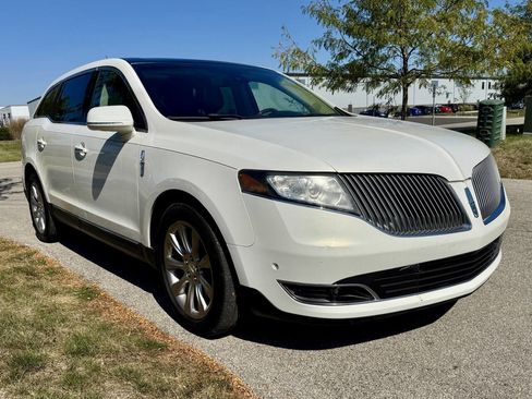 Used 2013 Lincoln MKT AWD image 4