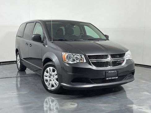 Used 2020 Dodge Grand Caravan SE FWD image 2