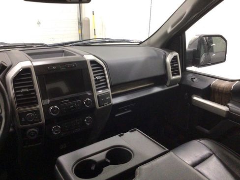 Used 2019 Ford F150 Lariat image 32