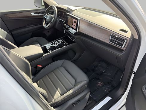 New 2026 Volkswagen Atlas SEL image 10