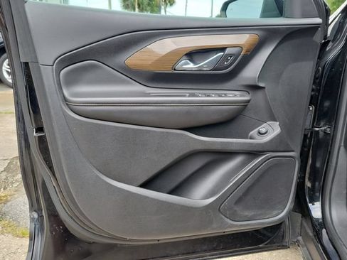 Used 2019 GMC Terrain SLE w/ Driver Convenience Package FWD image 8