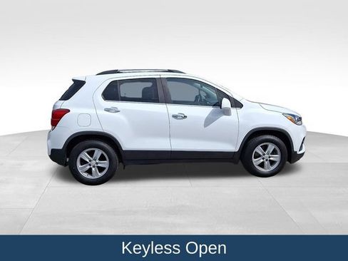Used 2020 Chevrolet Trax LT w/ LT Convenience Package FWD image 9