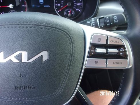 Used 2022 Kia Telluride LX AWD/4WD image 24