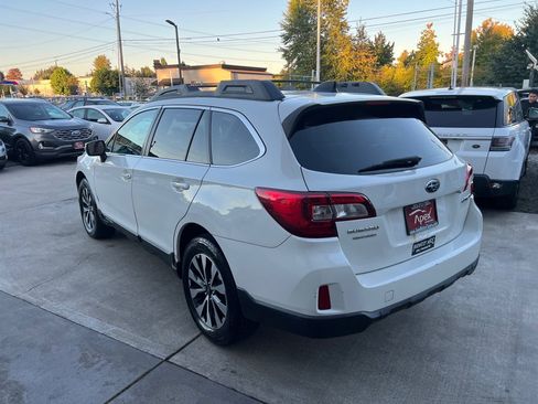 Used 2016 Subaru Outback 2.5i Limited AWD/4WD image 5