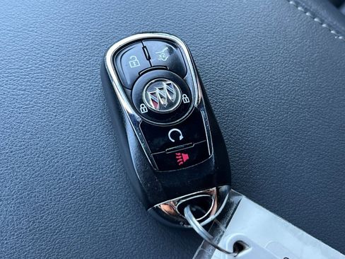 Used 2022 Buick Enclave Essence image 25