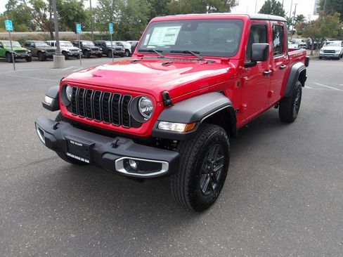 New 2025 Jeep Gladiator Sport image 4