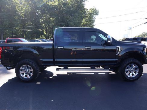 Used 2017 Ford F250 Lariat w/ Lariat Ultimate Package AWD/4WD image 4
