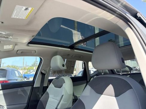Used 2022 Volkswagen Taos SE w/ Panoramic Sunroof Package FWD image 14