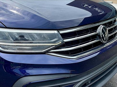 Used 2022 Volkswagen Tiguan SE AWD/4WD image 30