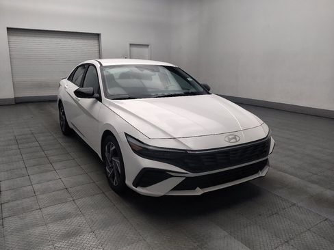 Used 2025 Hyundai Elantra Sport FWD image 13
