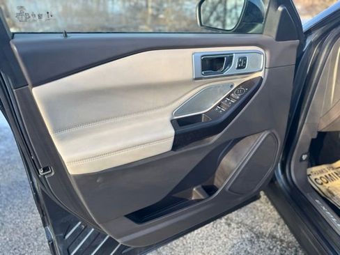 Used 2020 Ford Explorer Platinum w/ Premium Technology Package image 13