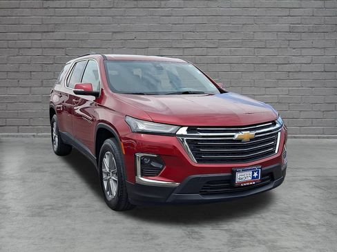 Used 2023 Chevrolet Traverse LT FWD image 2