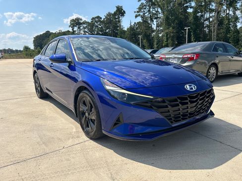 Used 2023 Hyundai Elantra SEL FWD image 2