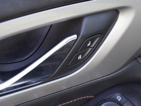 Used 2018 Chevrolet Traverse LT FWD image 23