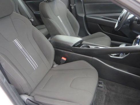 Used 2025 Hyundai Elantra SEL FWD image 29