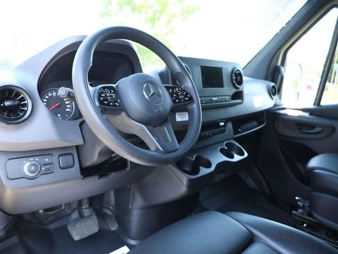 Used 2024 Mercedes-Benz Sprinter 2500 image 18