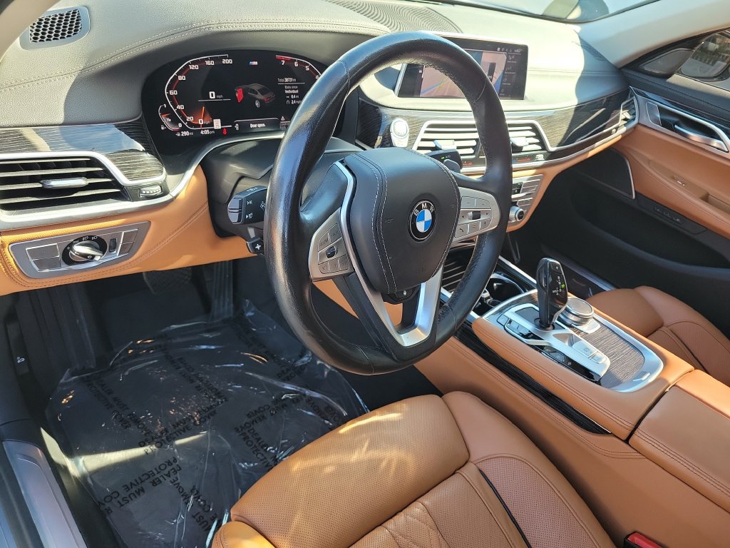 Used 2022 BMW 740i w/ Premium Package RWD image 25