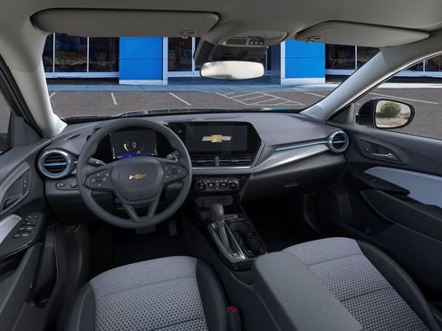 New 2025 Chevrolet Trax LT image 15