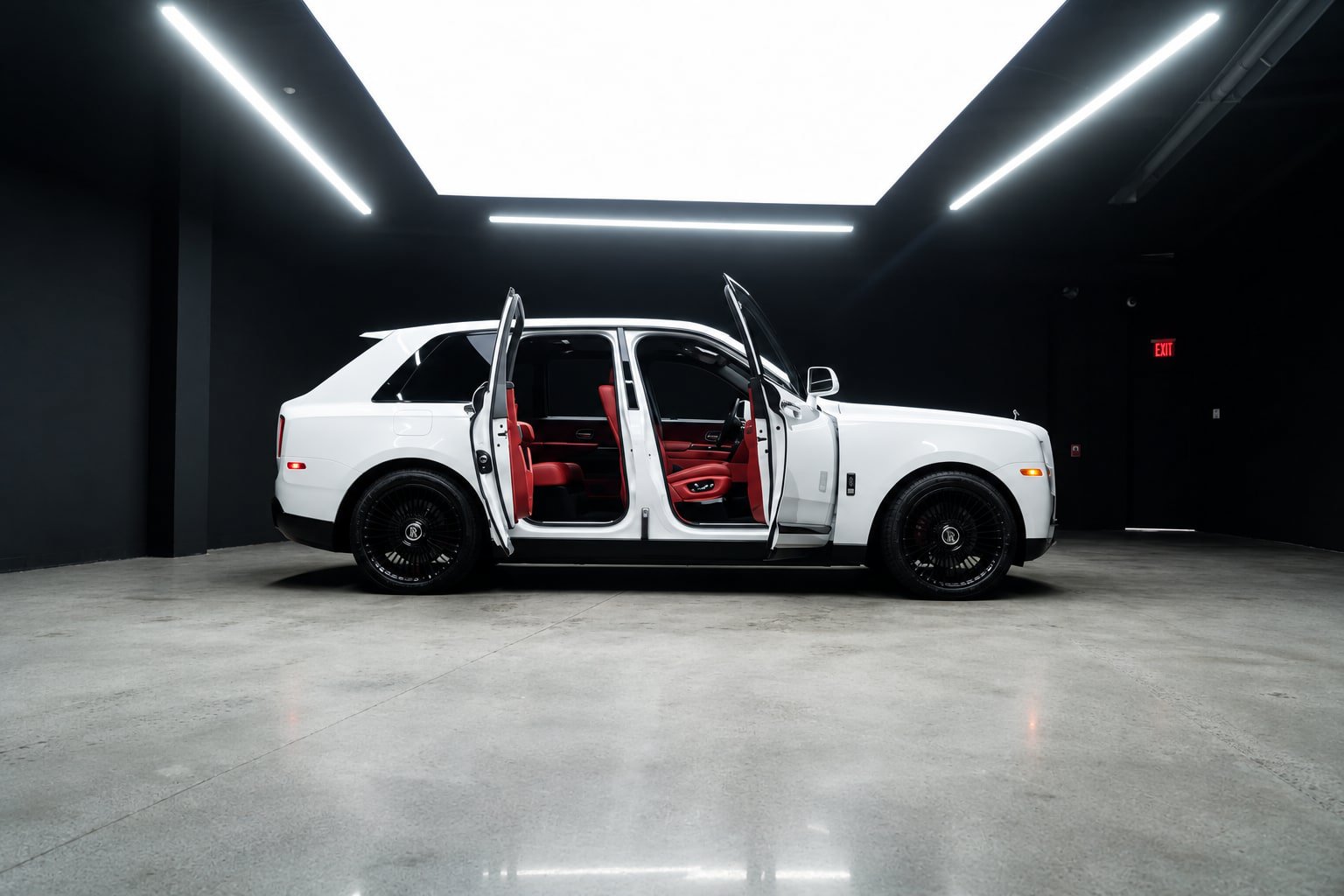 Used 2023 Rolls-Royce Cullinan Black Badge AWD/4WD image 6