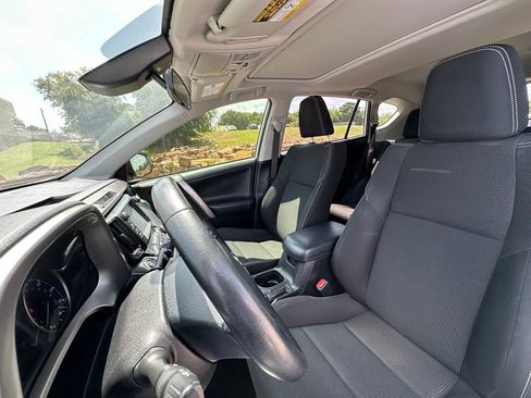 Used 2018 Toyota RAV4 XLE FWD image 17