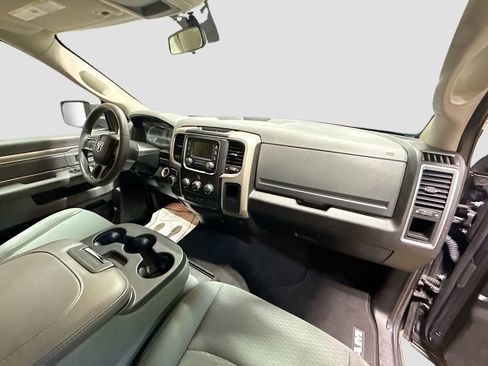 Used 2019 RAM 1500 Classic SLT image 27