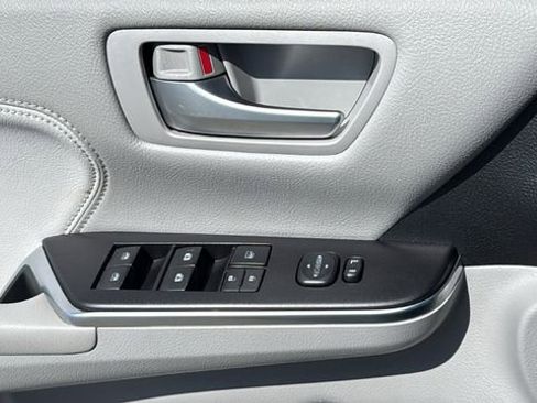 Used 2016 Toyota Camry XLE w/ Moonroof Package image 22