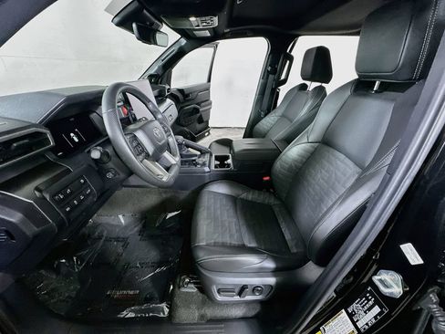 Used 2025 Toyota 4Runner TRD Off-Road Premium AWD/4WD image 17
