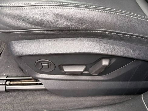 Used 2023 Audi Q8 Premium image 25