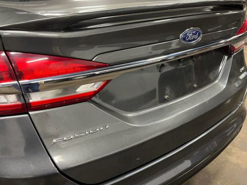 Used 2018 Ford Fusion SE w/ Equipment Group 201A image 14