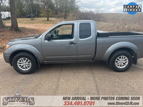 Used 2018 Nissan Frontier SV image 5