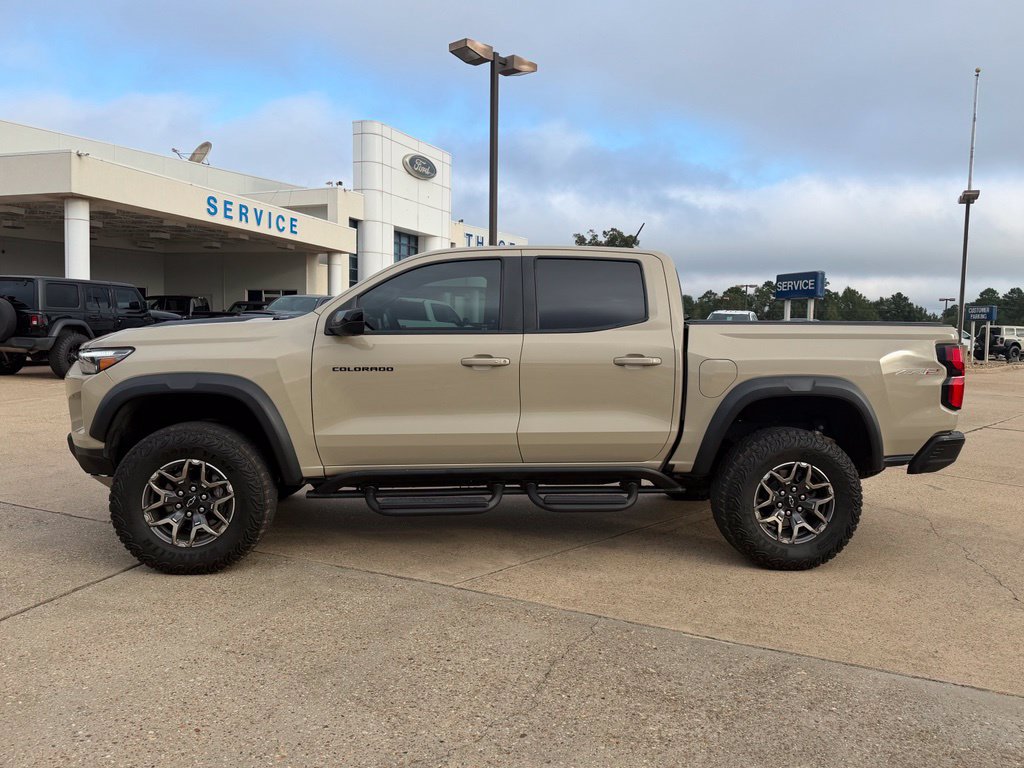 Used 2023 Chevrolet Colorado ZR2 w/ ZR2 Convenience Package III AWD/4WD image 3
