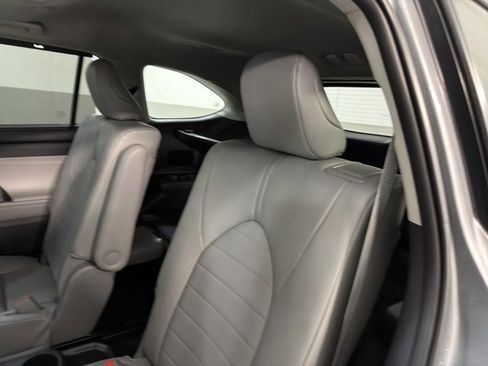 Used 2026 Toyota Highlander XLE AWD/4WD image 21