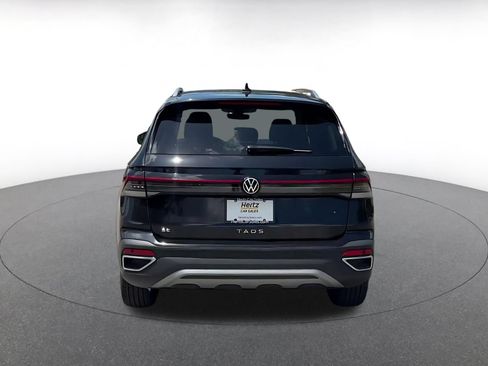 Used 2026 Volkswagen Taos SE FWD image 11