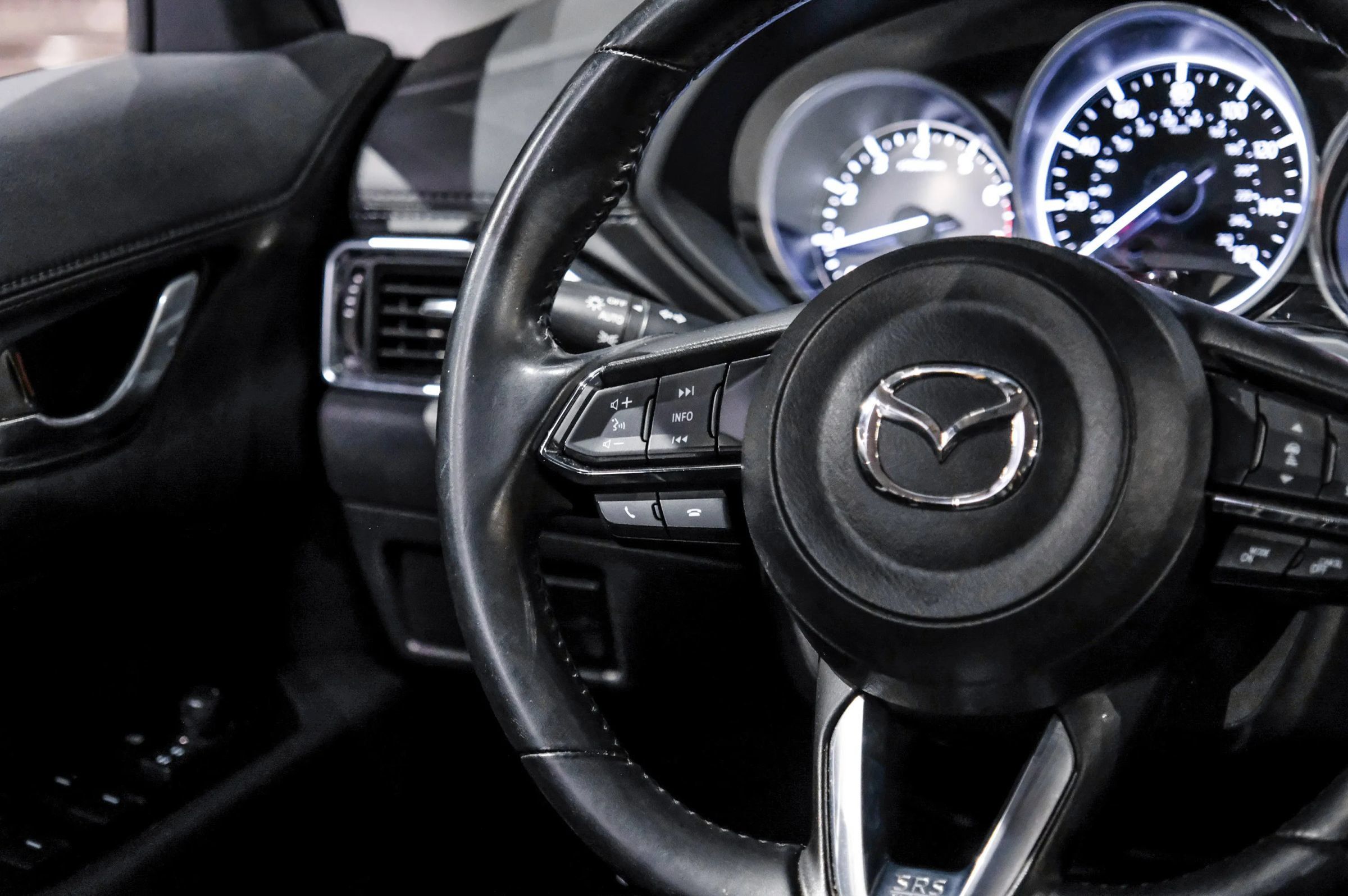 Used 2020 MAZDA CX-5 Touring FWD image 19