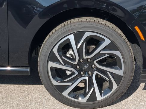 New 2026 Lincoln Navigator L Reserve AWD/4WD image 9