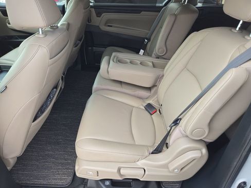 Certified 2024 Honda Odyssey Touring image 19