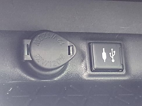 Used 2019 Toyota RAV4 XLE Premium image 19