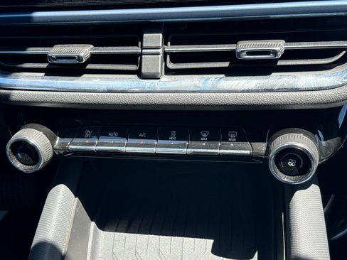Used 2024 Chevrolet Equinox EV LT FWD image 19