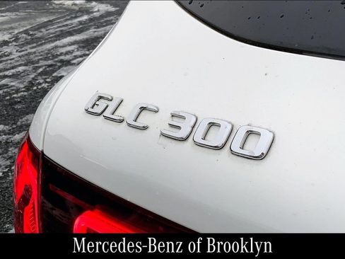 Used 2022 Mercedes-Benz GLC 300 4MATIC image 11