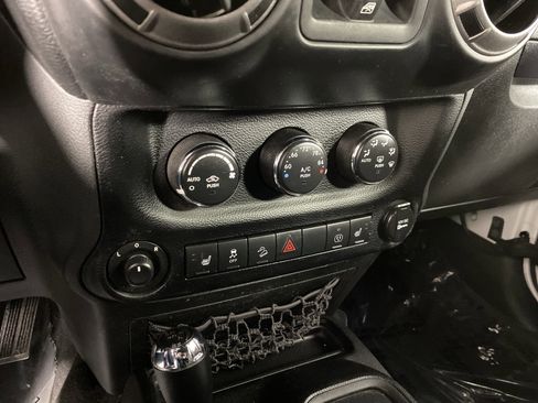 Used 2013 Jeep Wrangler Moab image 21
