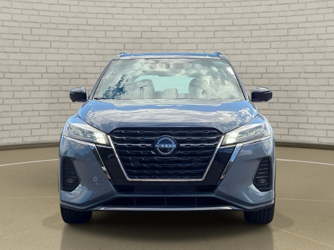 Used 2022 Nissan Kicks SR FWD image 2