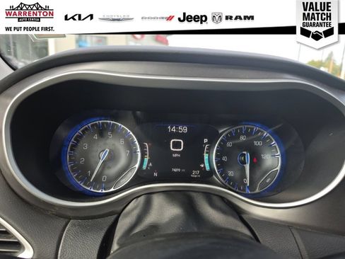 Used 2024 Chrysler Pacifica Touring-L FWD image 19