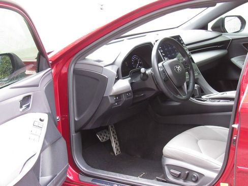 Certified 2019 Toyota Avalon XSE w/ Carpet Mat Package FWD image 9