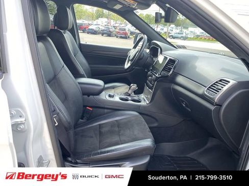 Used 2022 Jeep Grand Cherokee Laredo X AWD/4WD image 31