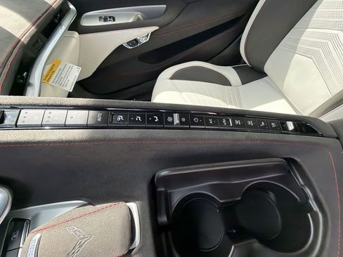 Used 2023 Chevrolet Corvette Stingray Premium Conv w/ Z51 Performance Package RWD image 21