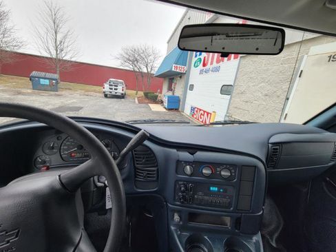 Used 2005 Chevrolet Astro image 29
