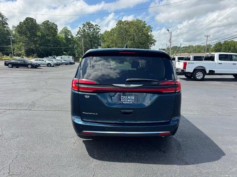 Used 2023 Chrysler Pacifica Touring-L FWD image 7