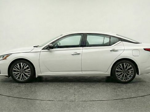 Used 2025 Nissan Altima 2.5 SV image 5